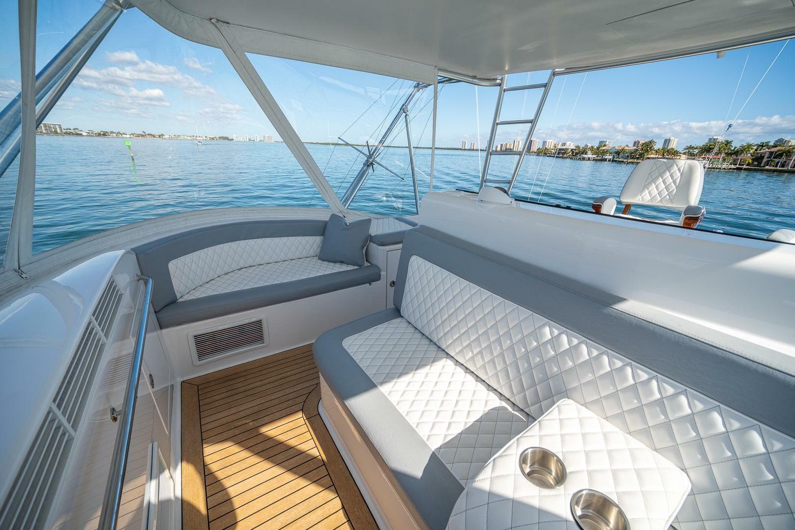 2009 Cabo 52 Flybridge