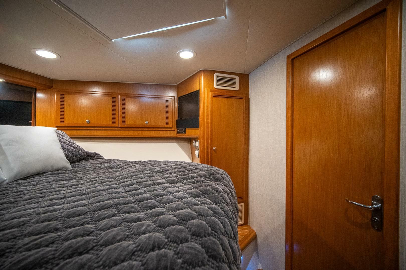 2009 Cabo 52 Flybridge