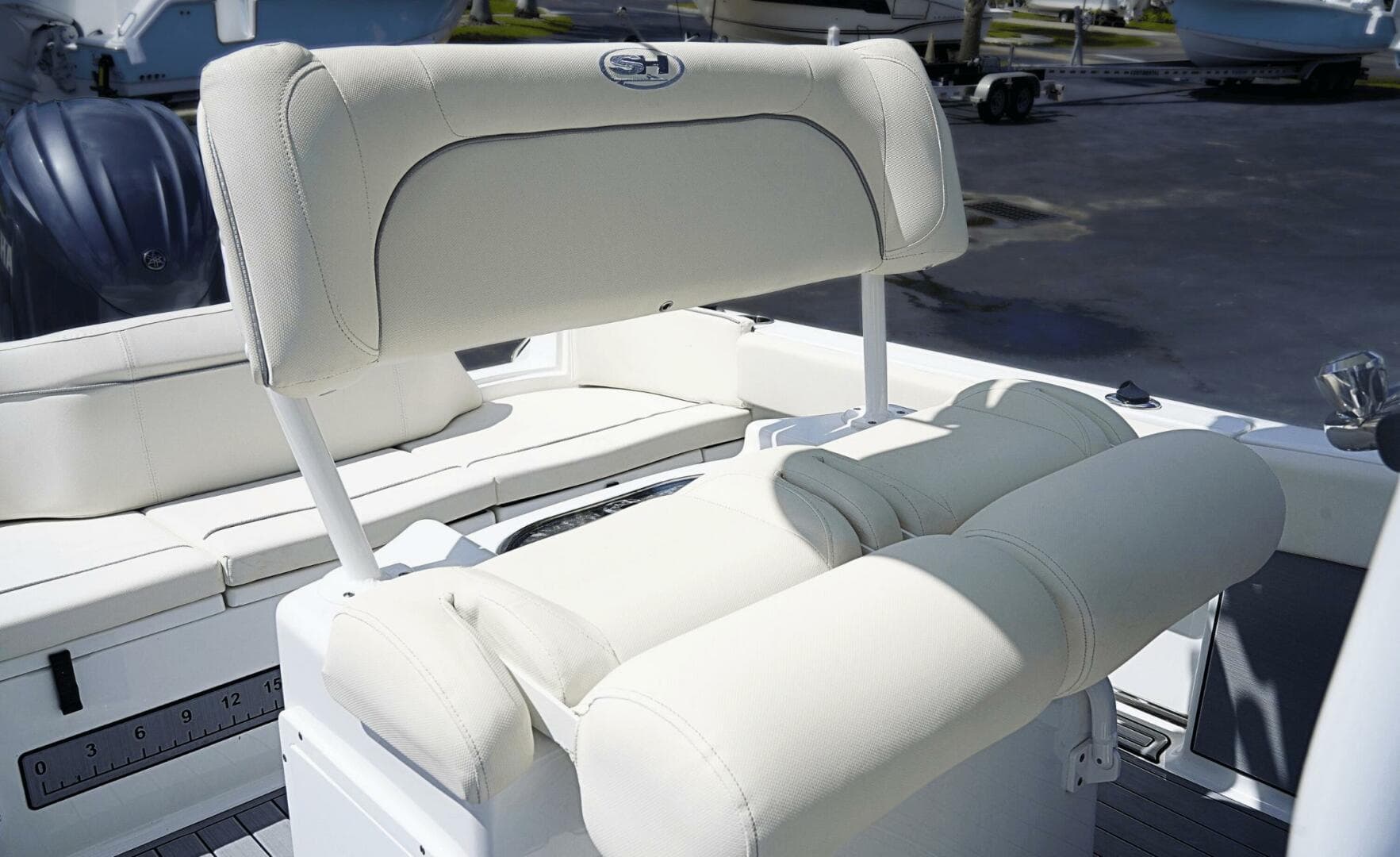 2024 Sea Hunt Ultra 229