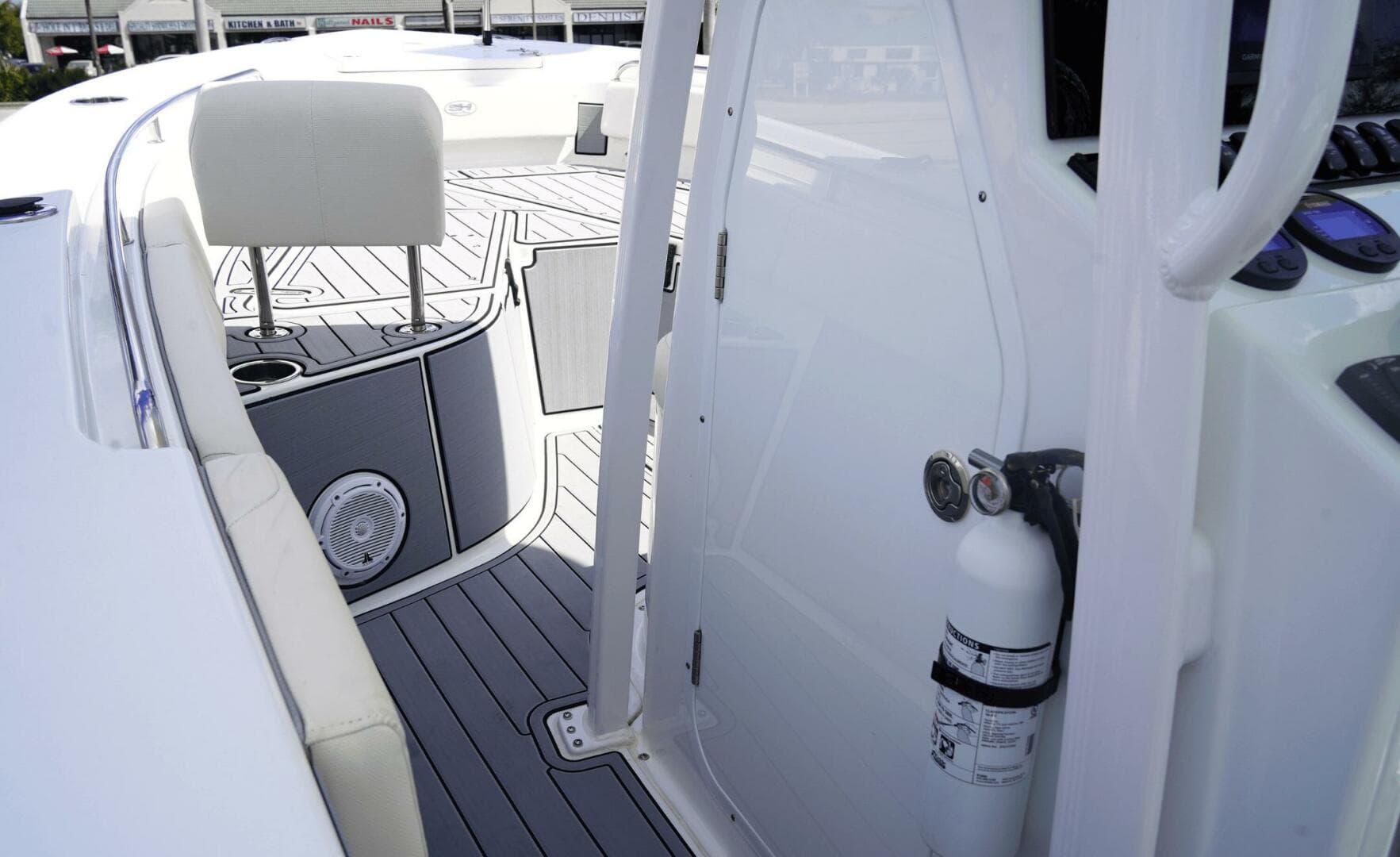 2024 Sea Hunt Ultra 229