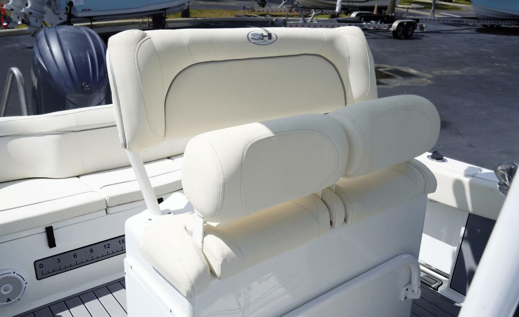 2024 Sea Hunt Ultra 229