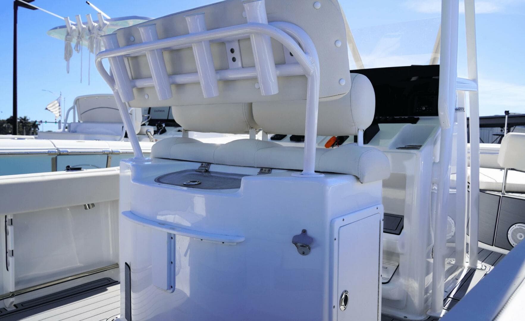 2024 Sea Hunt Ultra 229