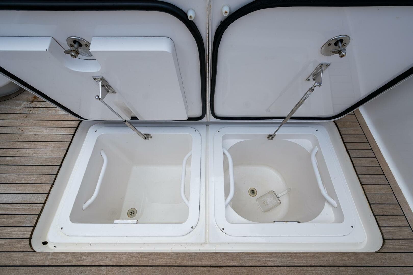 Viking 60 Bottom Line - Exterior Cockpit