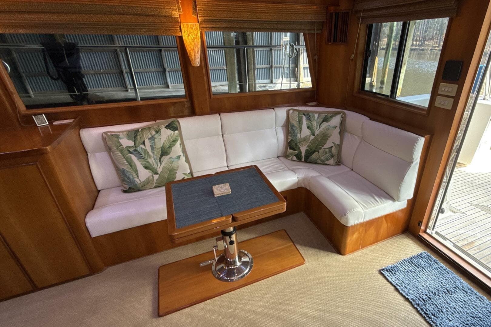 L-Shaped Settee To Starboard