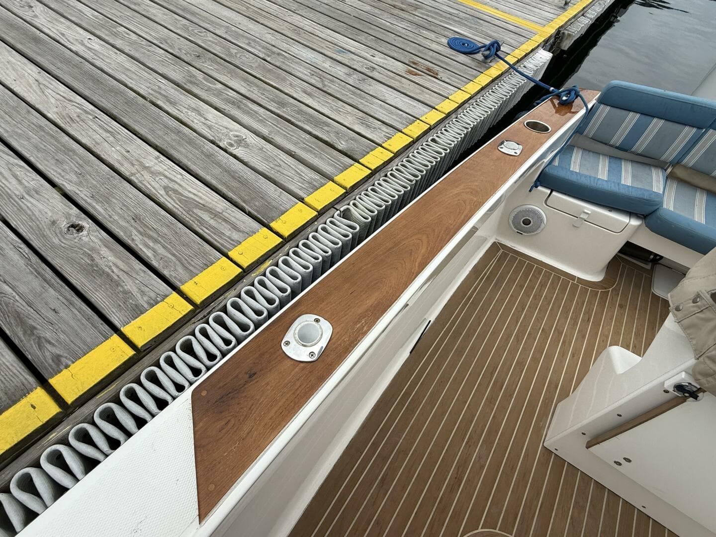 2017 Vanquish Bristol Harbor 23 CC