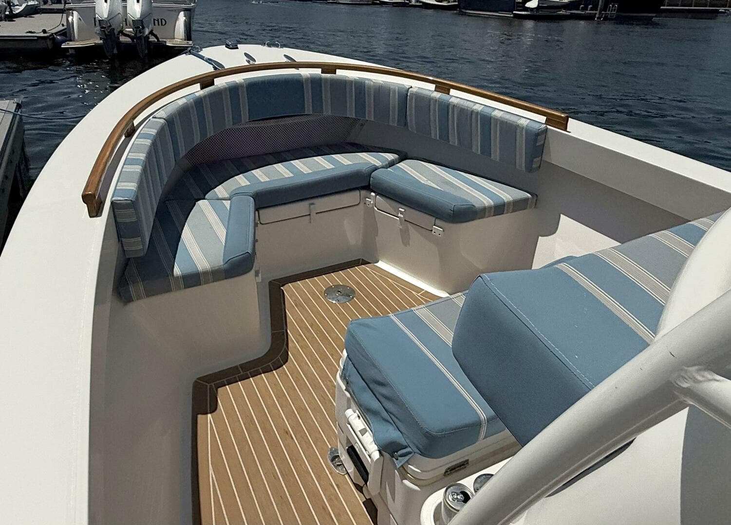 2017 Vanquish Bristol Harbor 23 CC