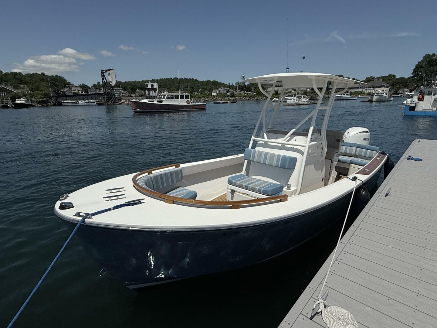 2017 Vanquish Bristol Harbor 23 CC