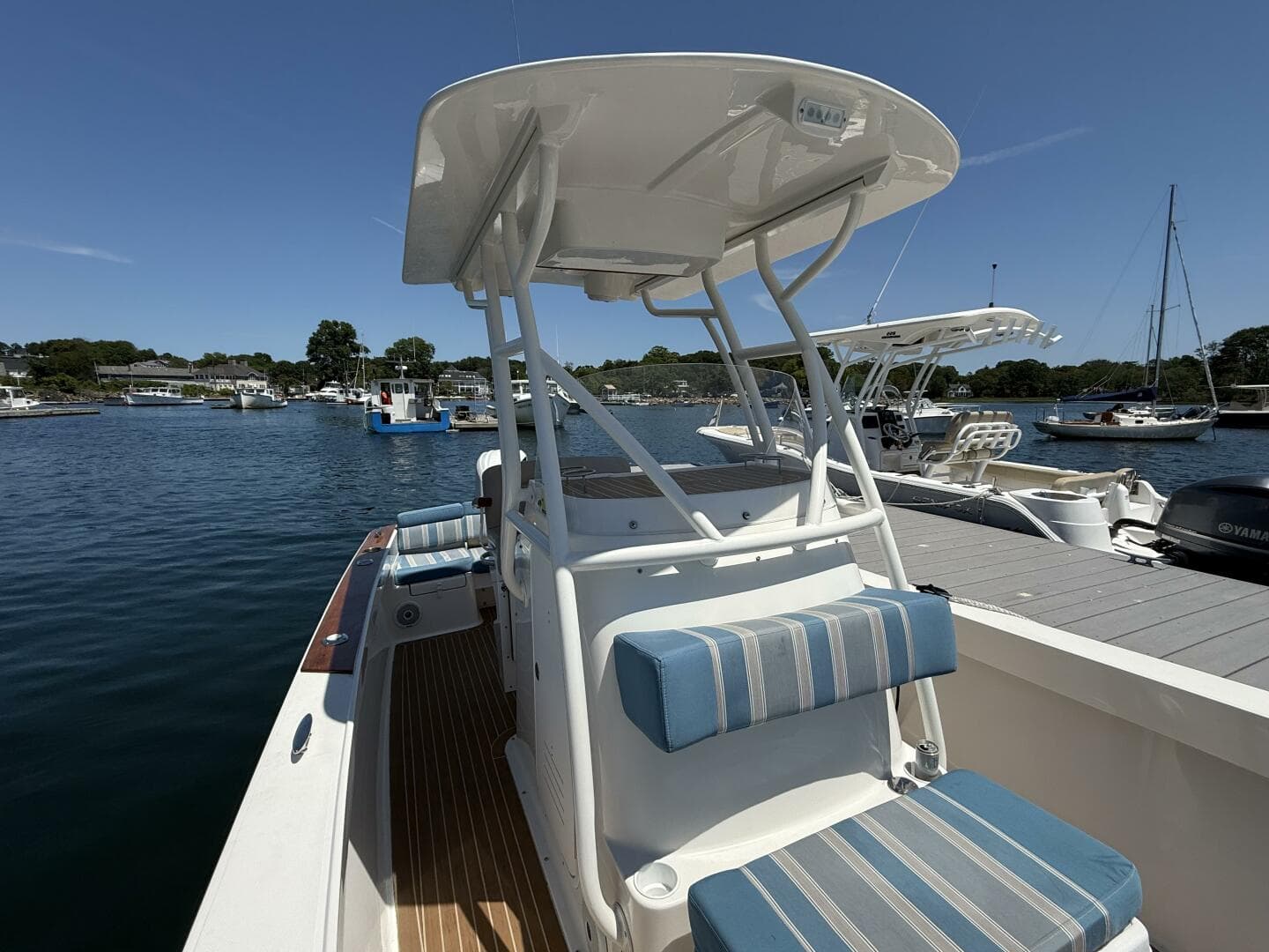 2017 Vanquish Bristol Harbor 23 CC