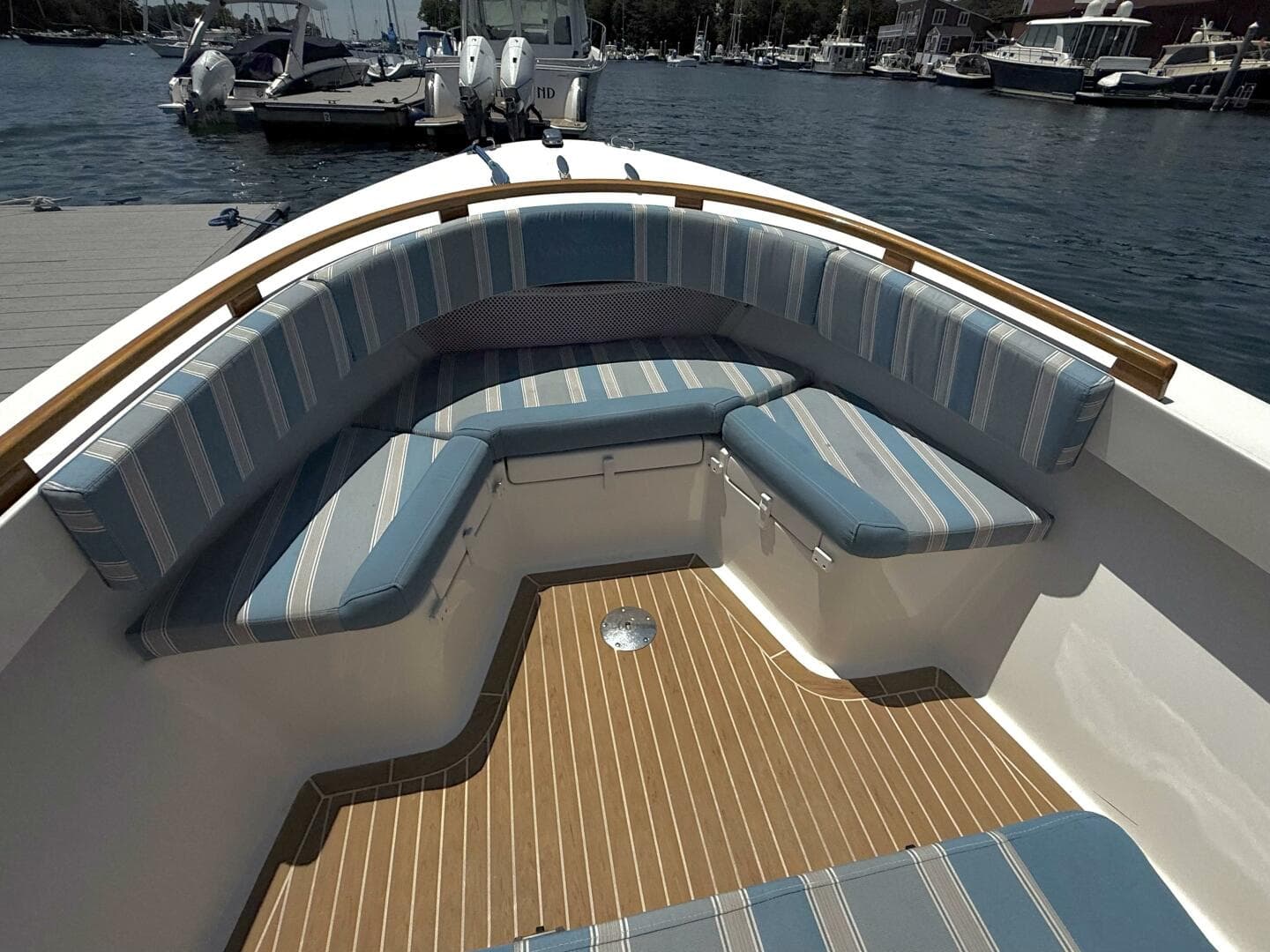 2017 Vanquish Bristol Harbor 23 CC