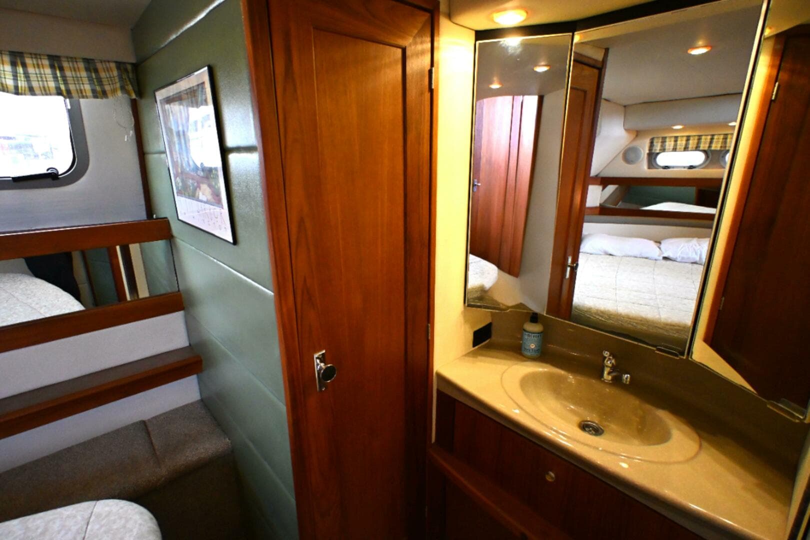 1996 Bayliner 4087 Aft Cabin Motoryacht
