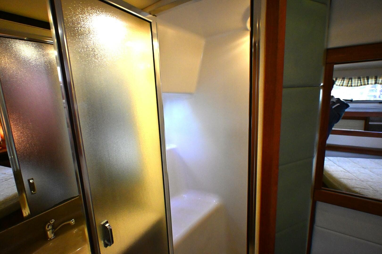 1996 Bayliner 4087 Aft Cabin Motoryacht