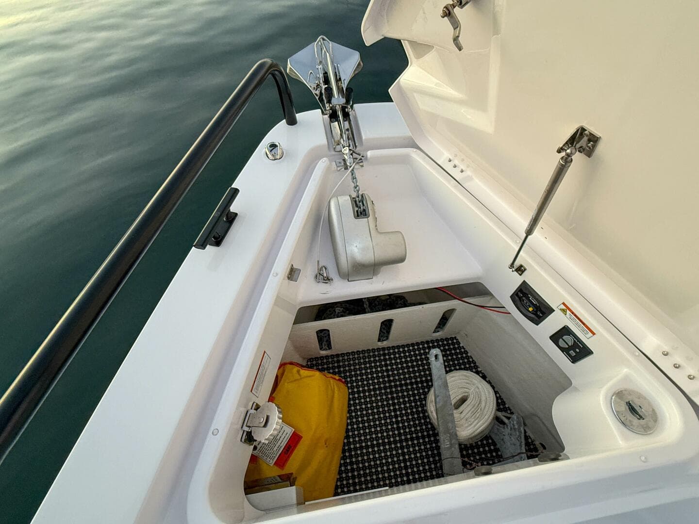 2022 Axopar 37 XC Cross Cabin