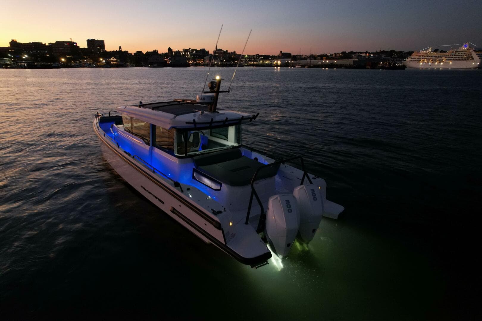 2022 Axopar 37 XC Cross Cabin