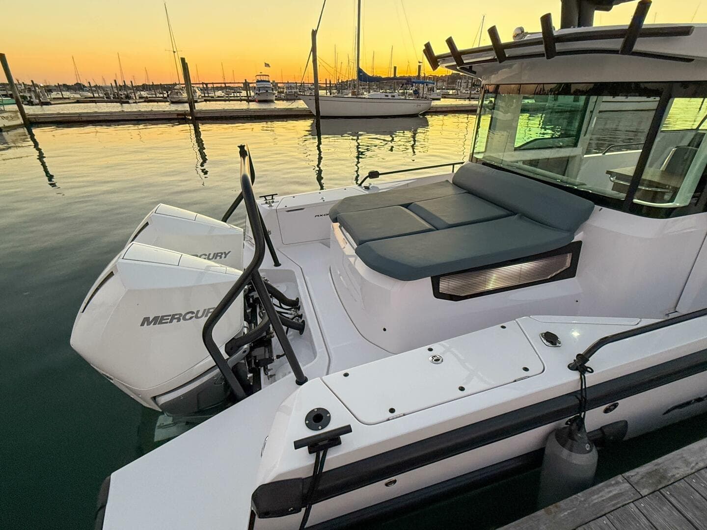 2022 Axopar 37 XC Cross Cabin