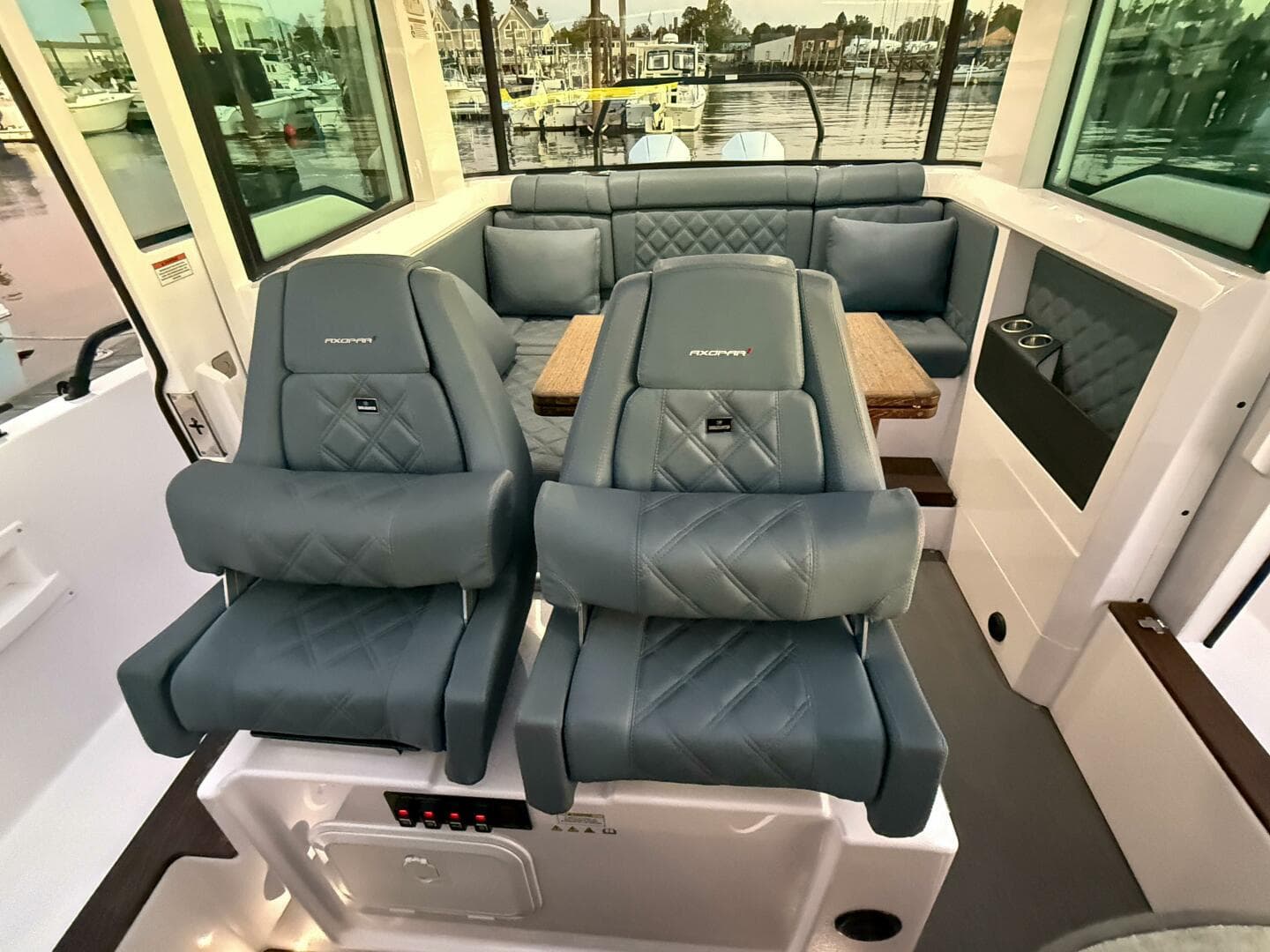 2022 Axopar 37 XC Cross Cabin