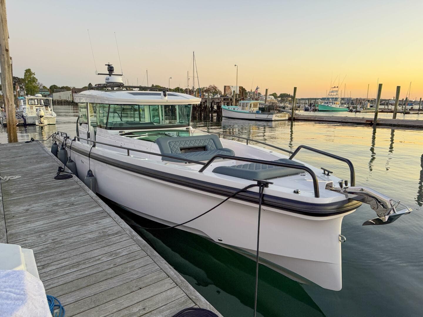 2022 Axopar 37 XC Cross Cabin