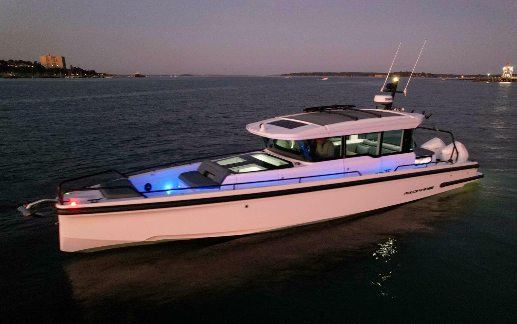 2022 Axopar 37 XC Cross Cabin