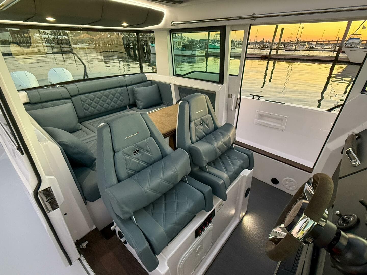 2022 Axopar 37 XC Cross Cabin