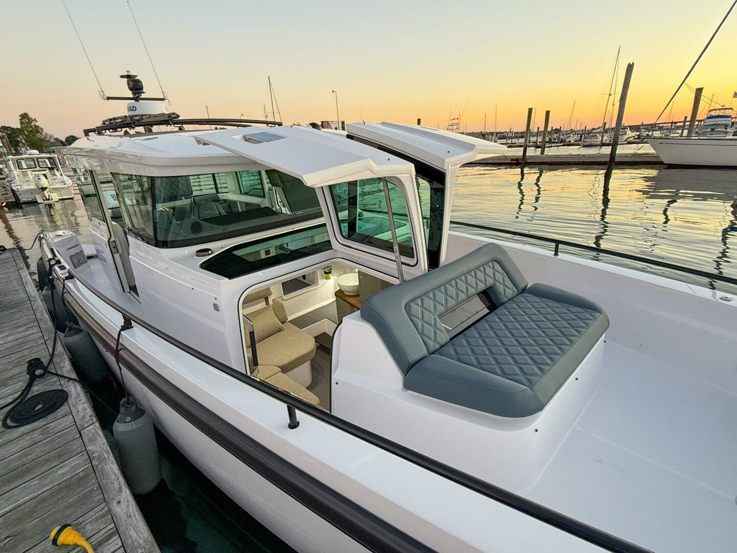 2022 Axopar 37 XC Cross Cabin