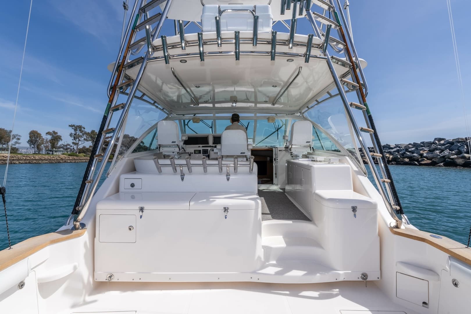 20045 40' Cabo Express - El Patron Cockpit