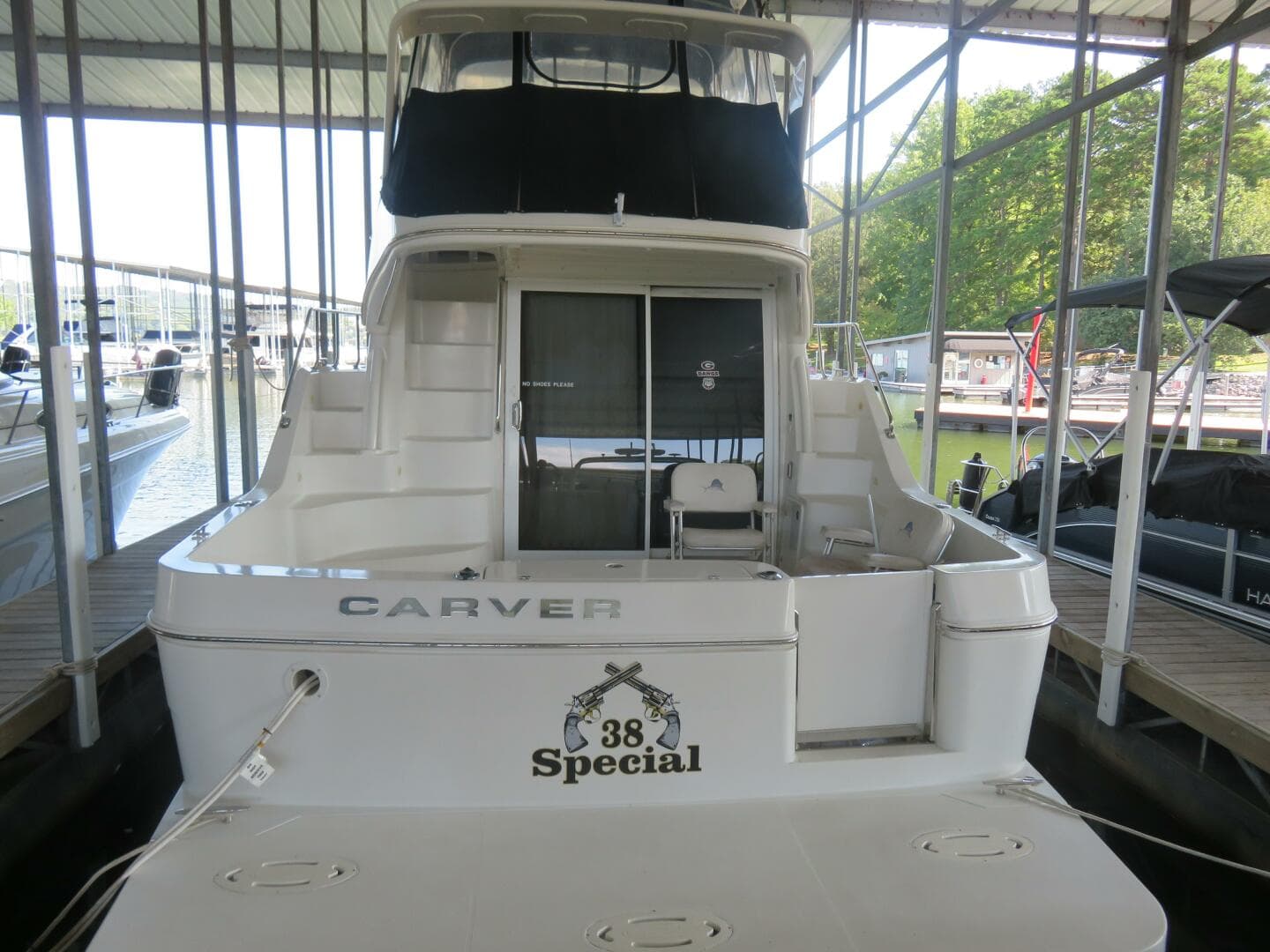 2006 Carver 