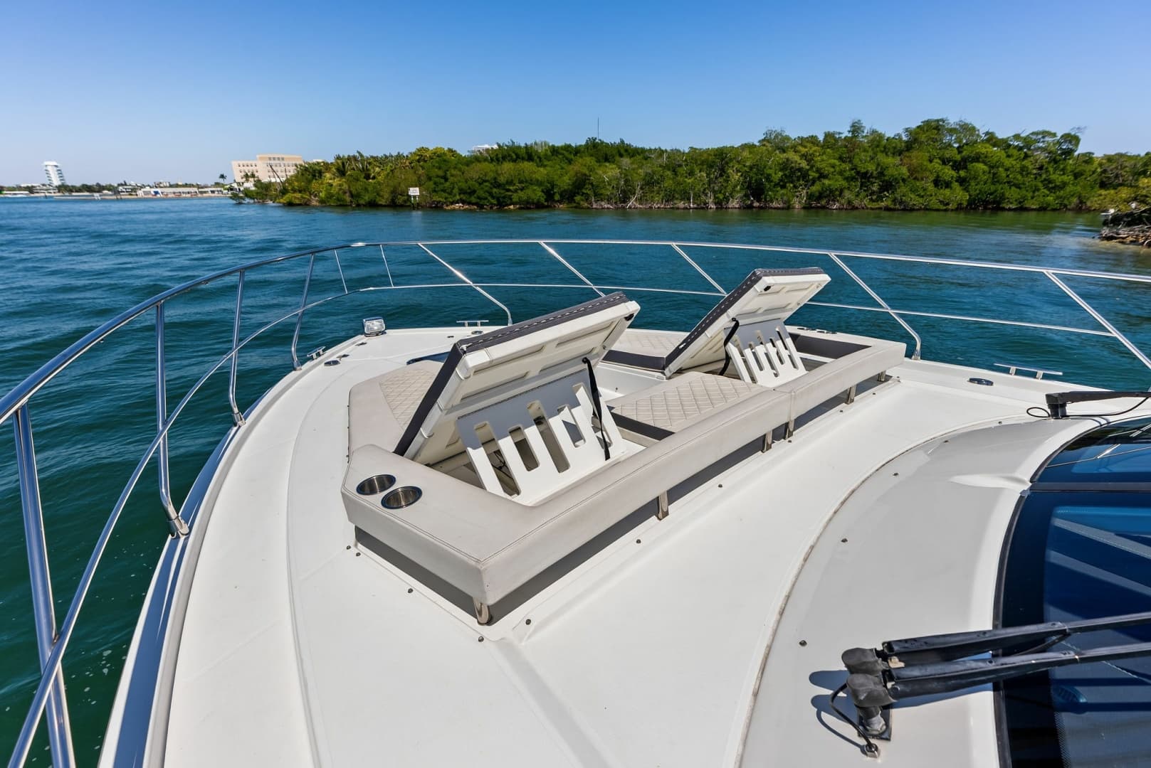 2019 Cruisers Yachts 54 Cantius