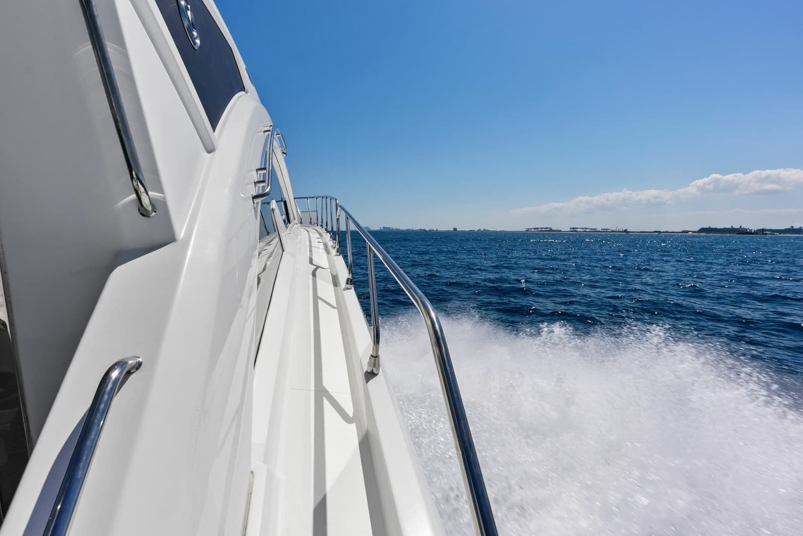 2019 Cruisers Yachts 54 Cantius