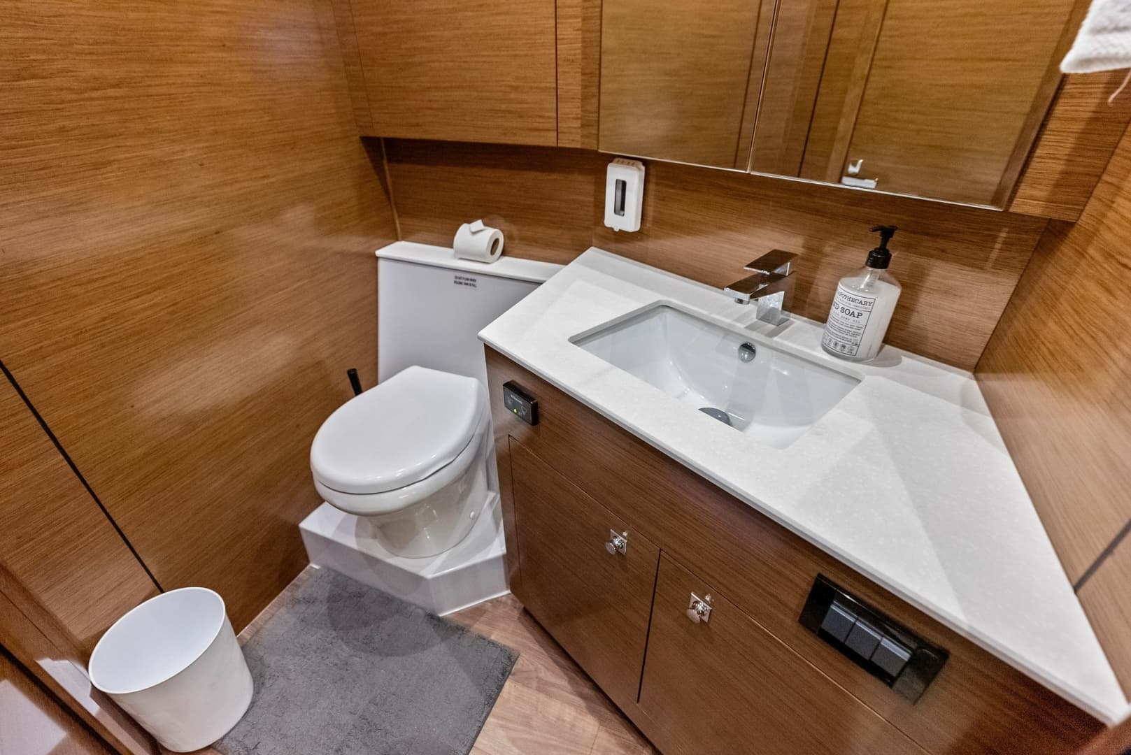 2019 Cruisers Yachts 54 Cantius