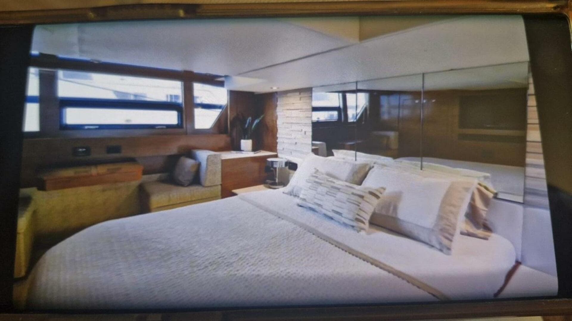 2019 Cruisers Yachts 54 Cantius