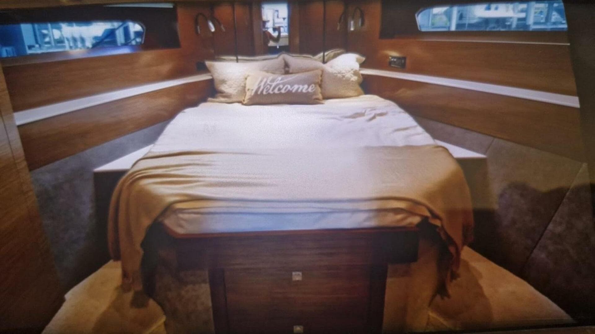 2019 Cruisers Yachts 54 Cantius