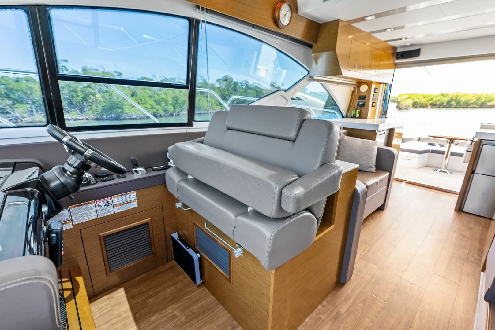 2019 Cruisers Yachts 54 Cantius