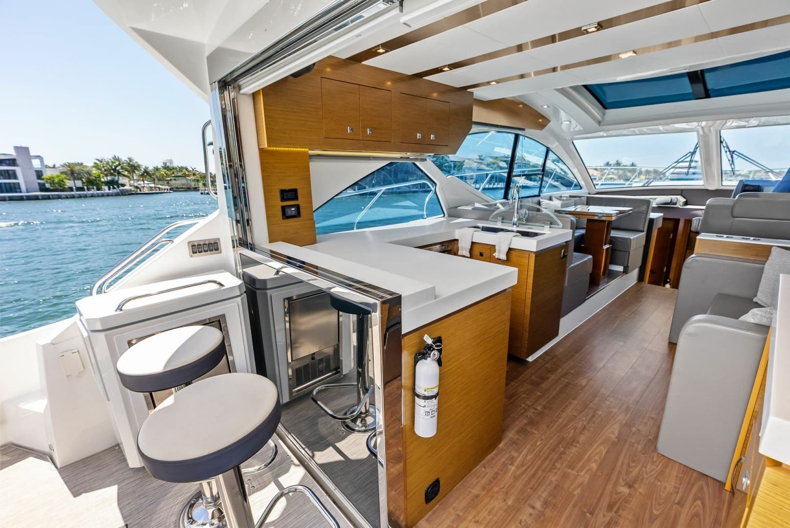 2019 Cruisers Yachts 54 Cantius