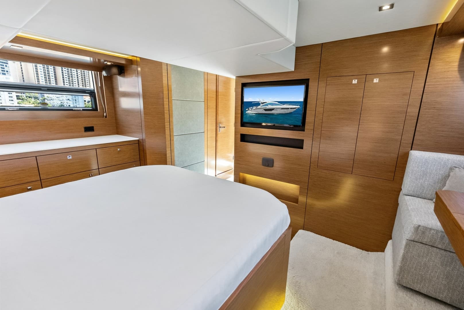 2019 Cruisers Yachts 54 Cantius