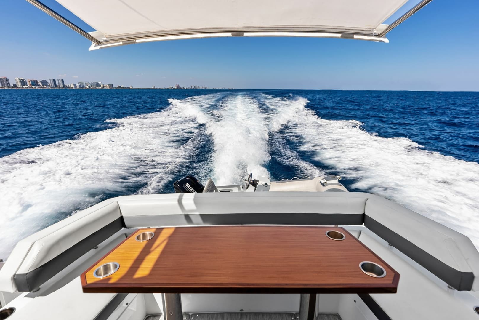 2019 Cruisers Yachts 54 Cantius