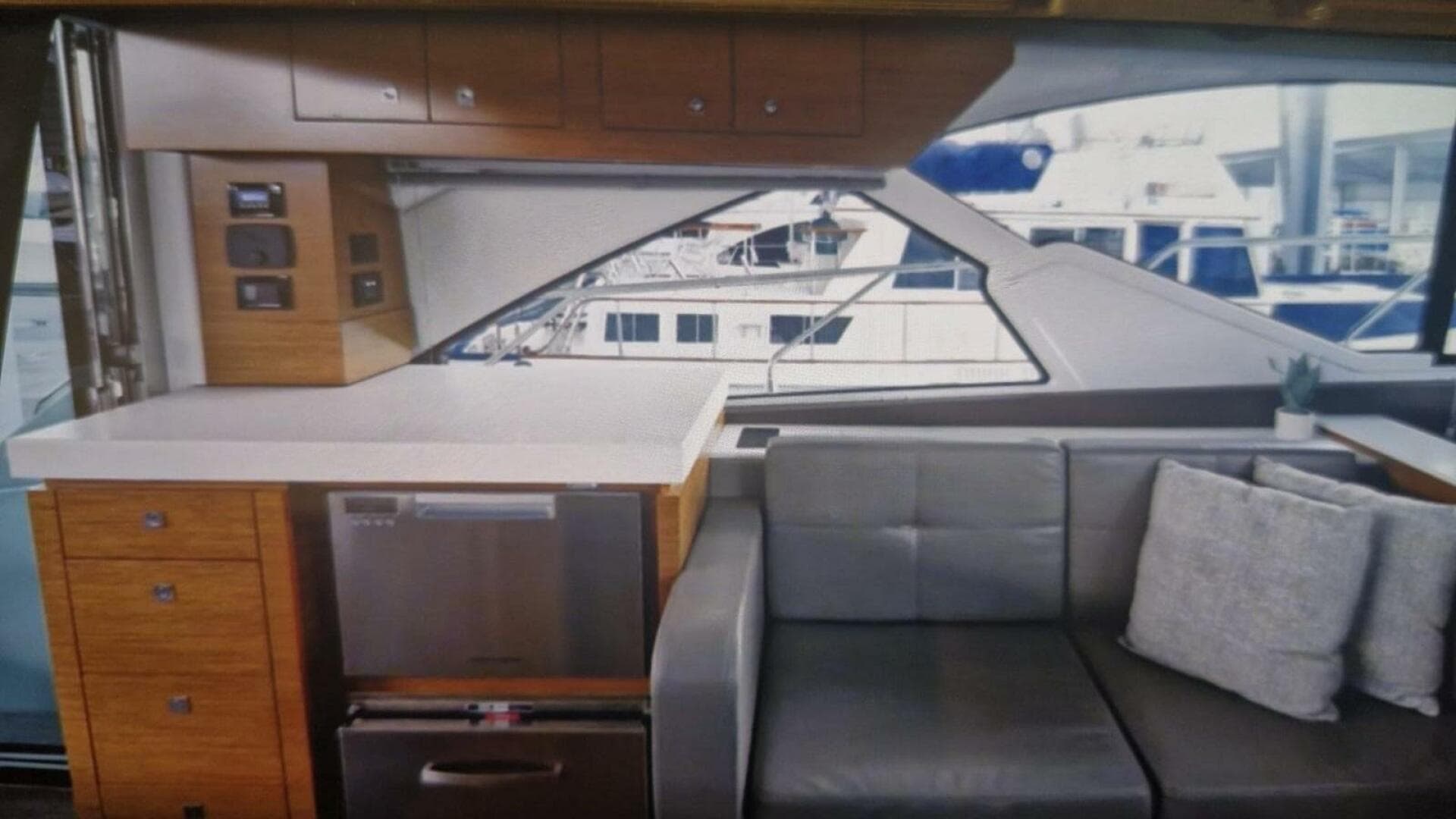 2019 Cruisers Yachts 54 Cantius