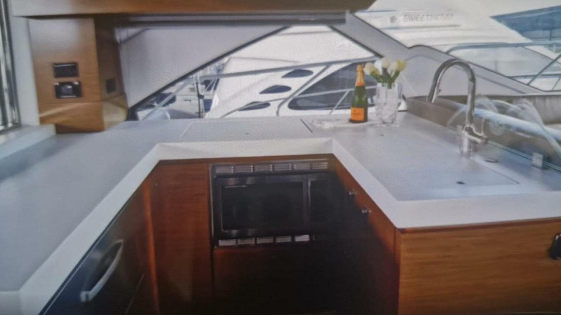 2019 Cruisers Yachts 54 Cantius