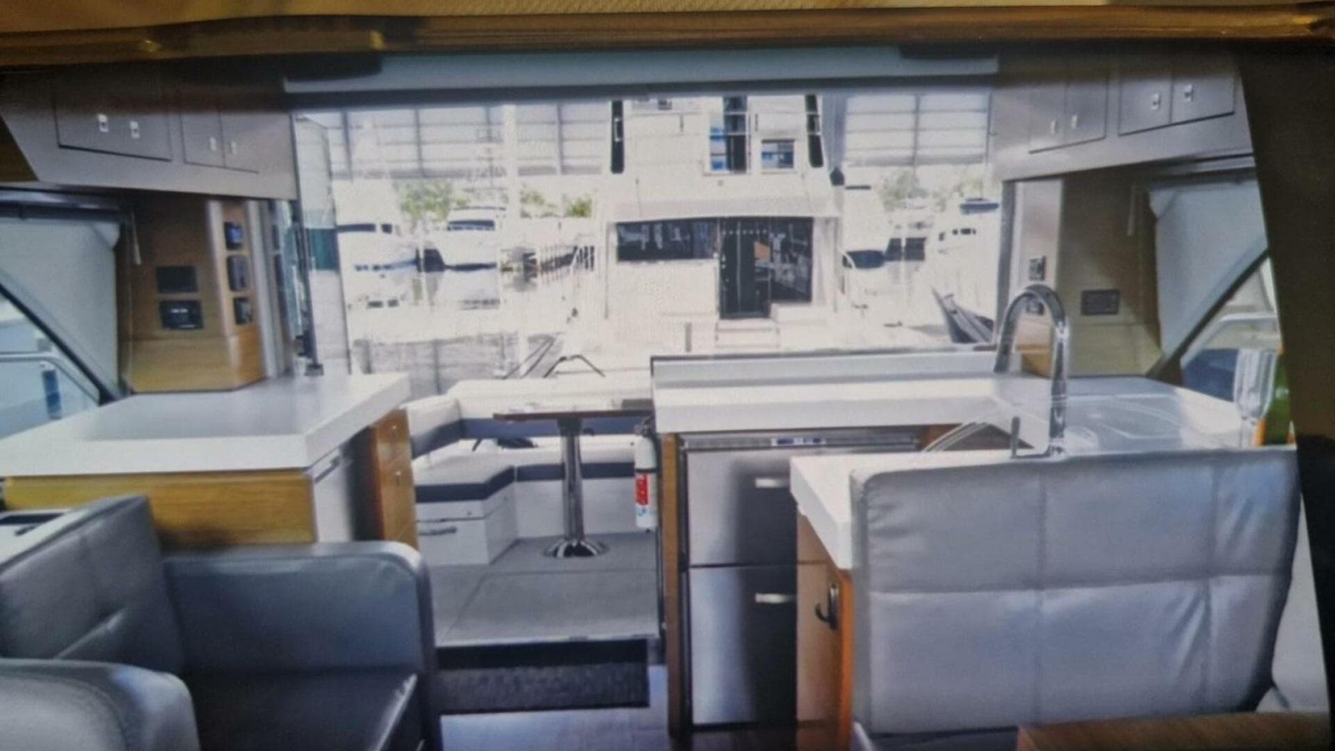 2019 Cruisers Yachts 54 Cantius