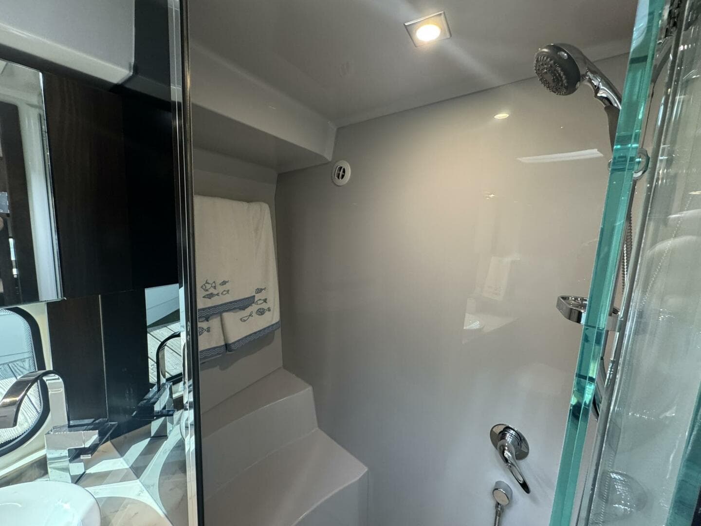 2022 Cruisers Yachts 