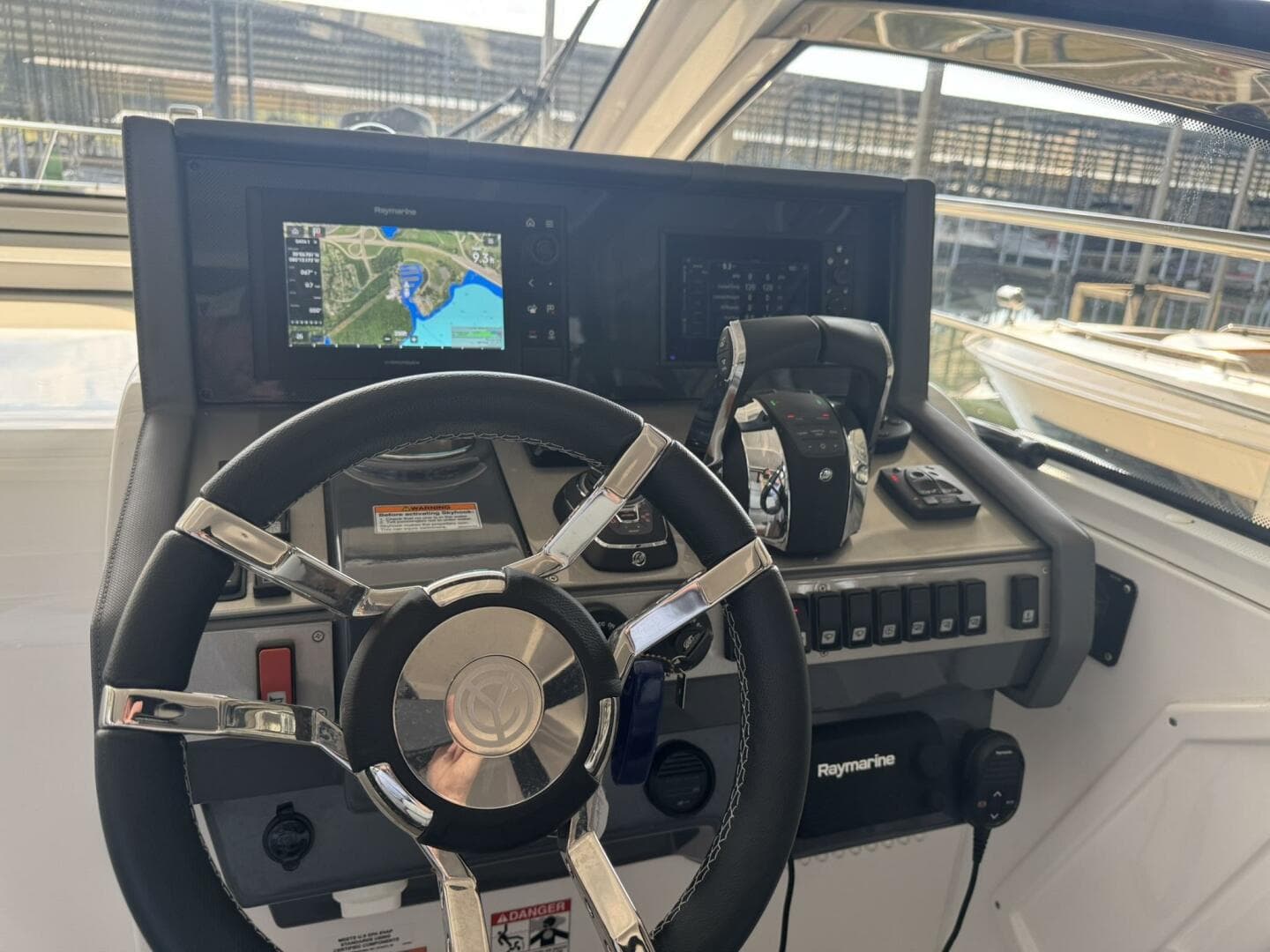 2022 Cruisers Yachts 