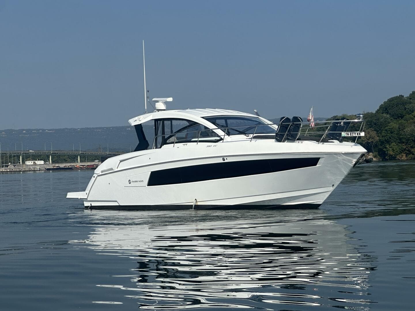 2022 Cruisers Yachts 