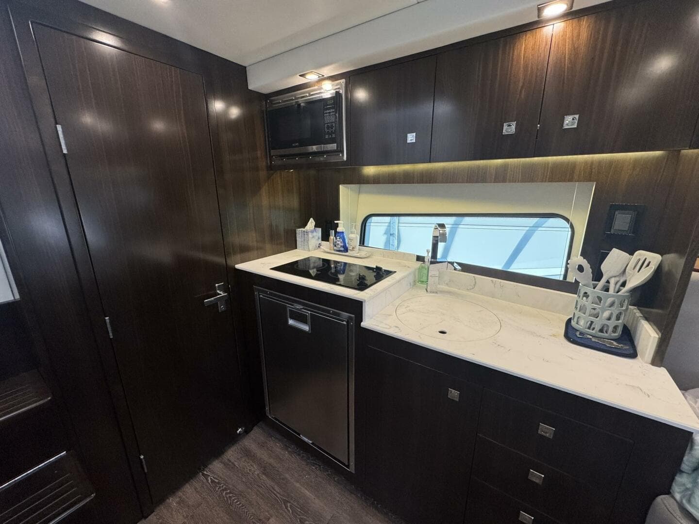 2022 Cruisers Yachts 