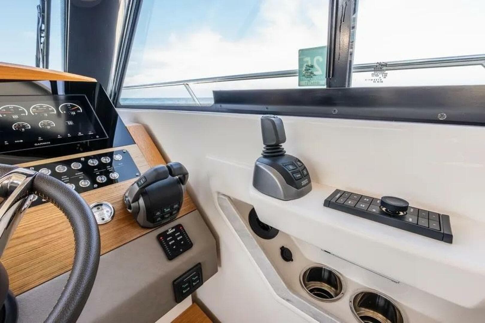 2023 Tiara Yachts 39 Coupe