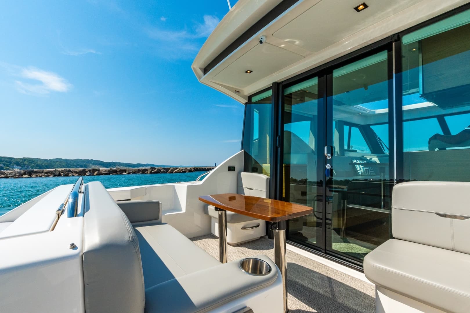 2023 Tiara Yachts 39 Coupe