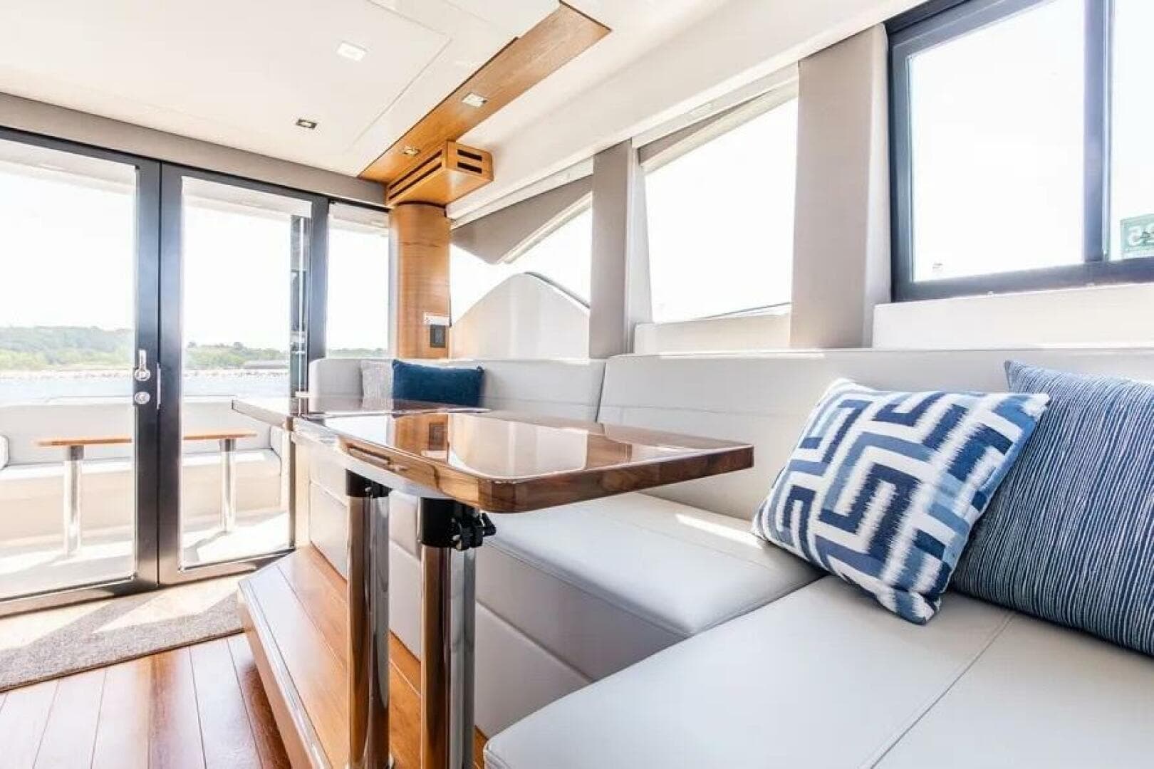 2023 Tiara Yachts 39 Coupe