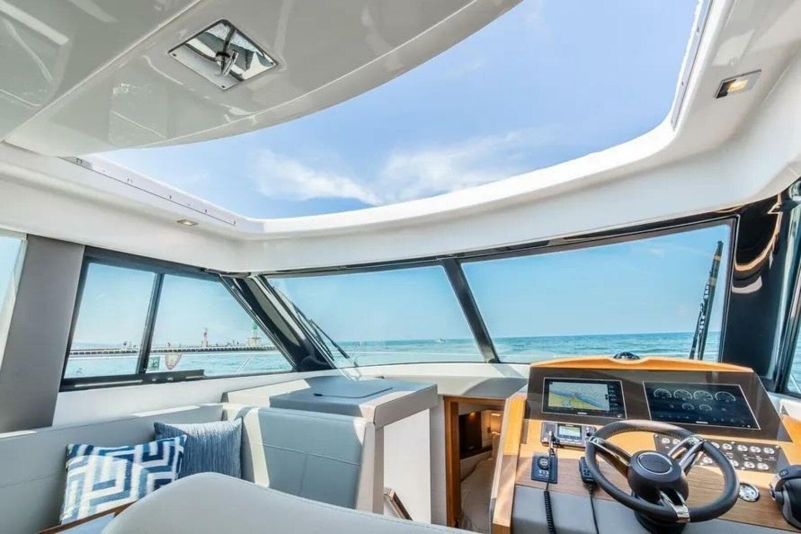 2023 Tiara Yachts 39 Coupe