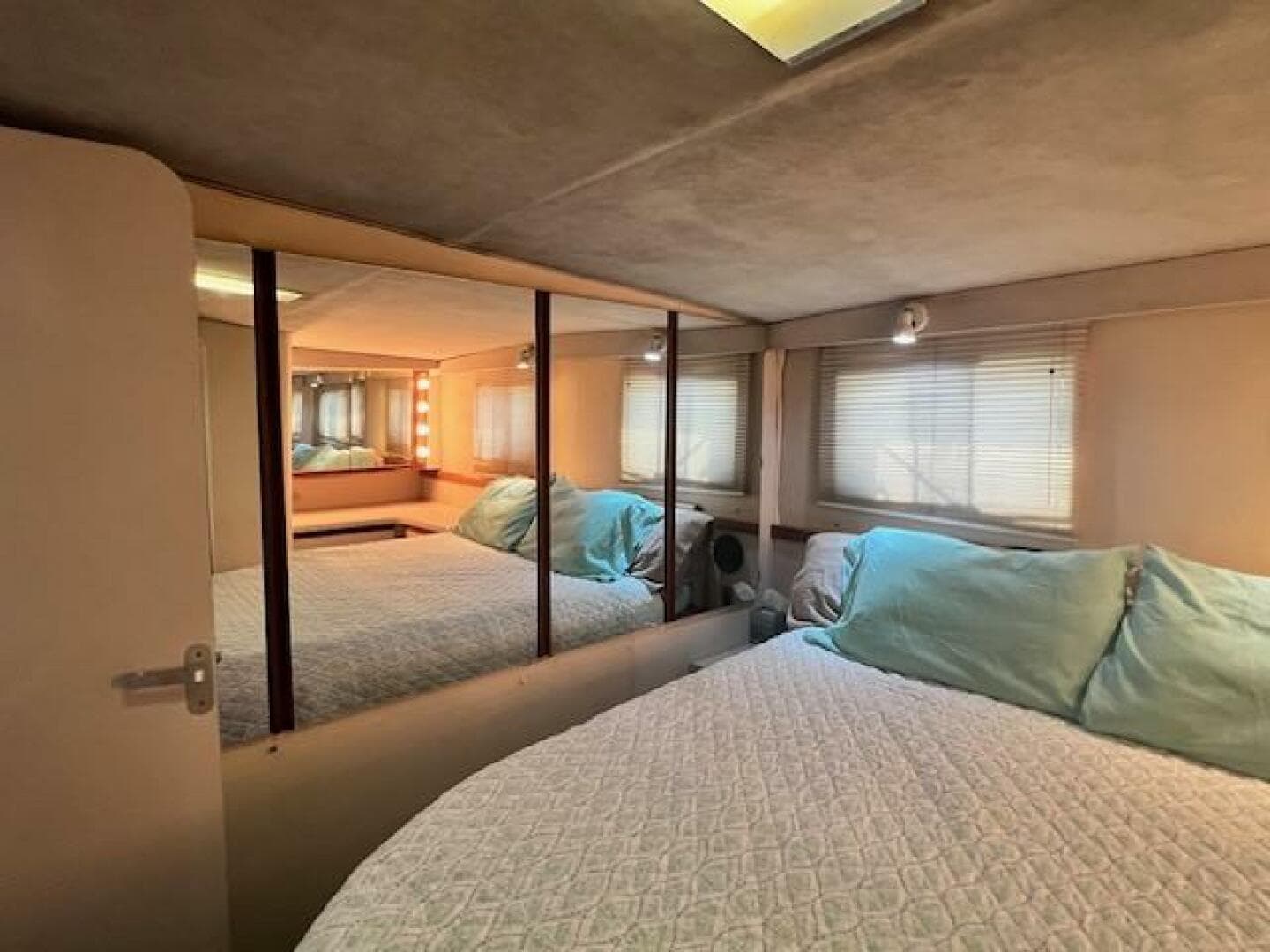 1989 Trojan 12M Motor Yacht