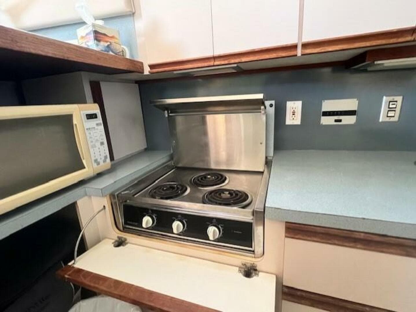 1989 Trojan 12M Motor Yacht