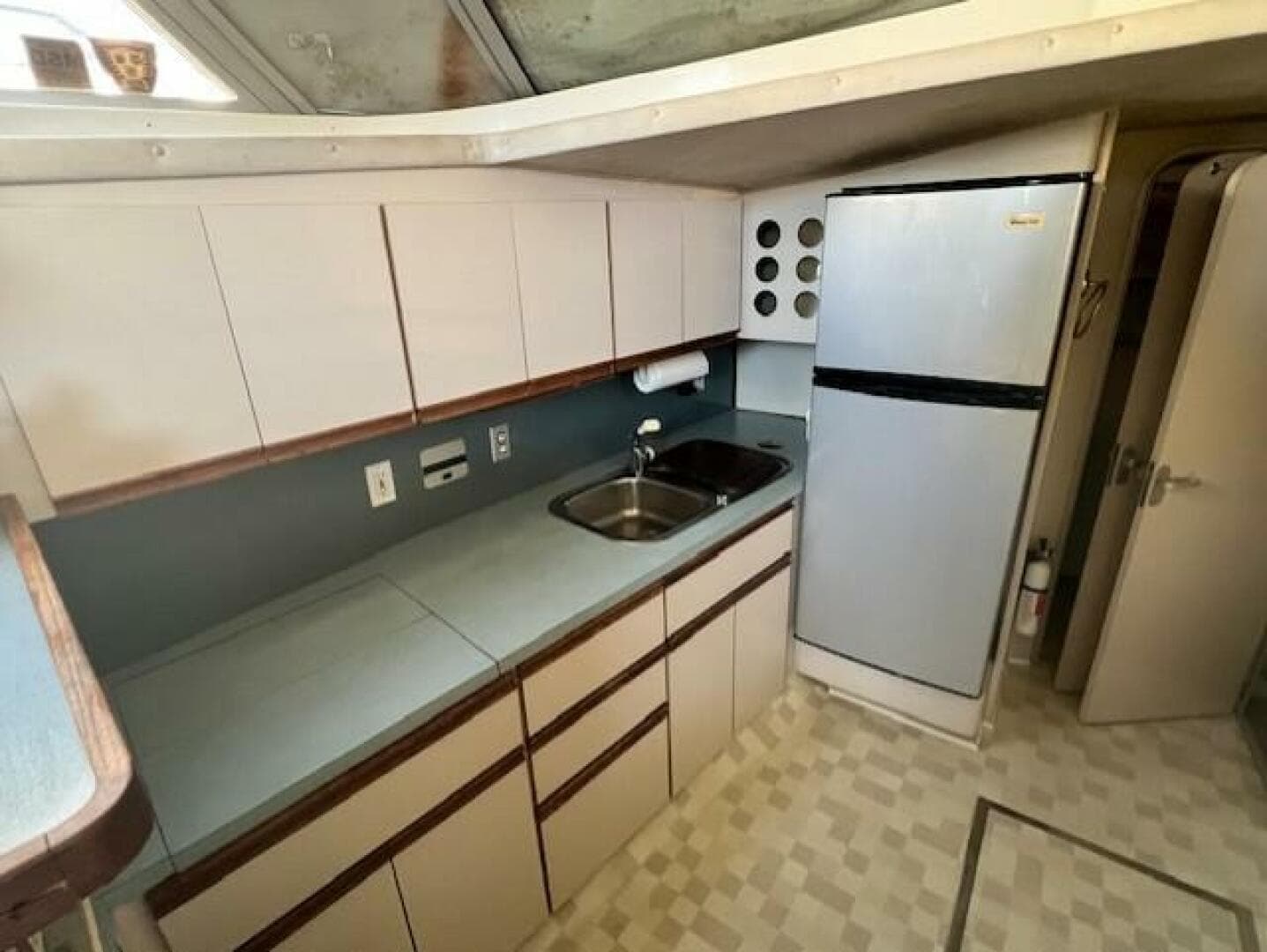 1989 Trojan 12M Motor Yacht