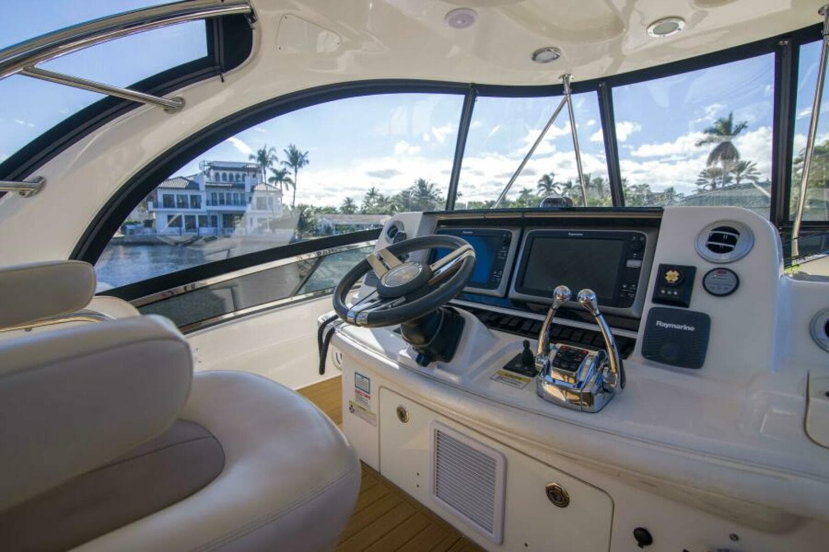 Sea Ray 52 -  Seas The Day - Flybridge 