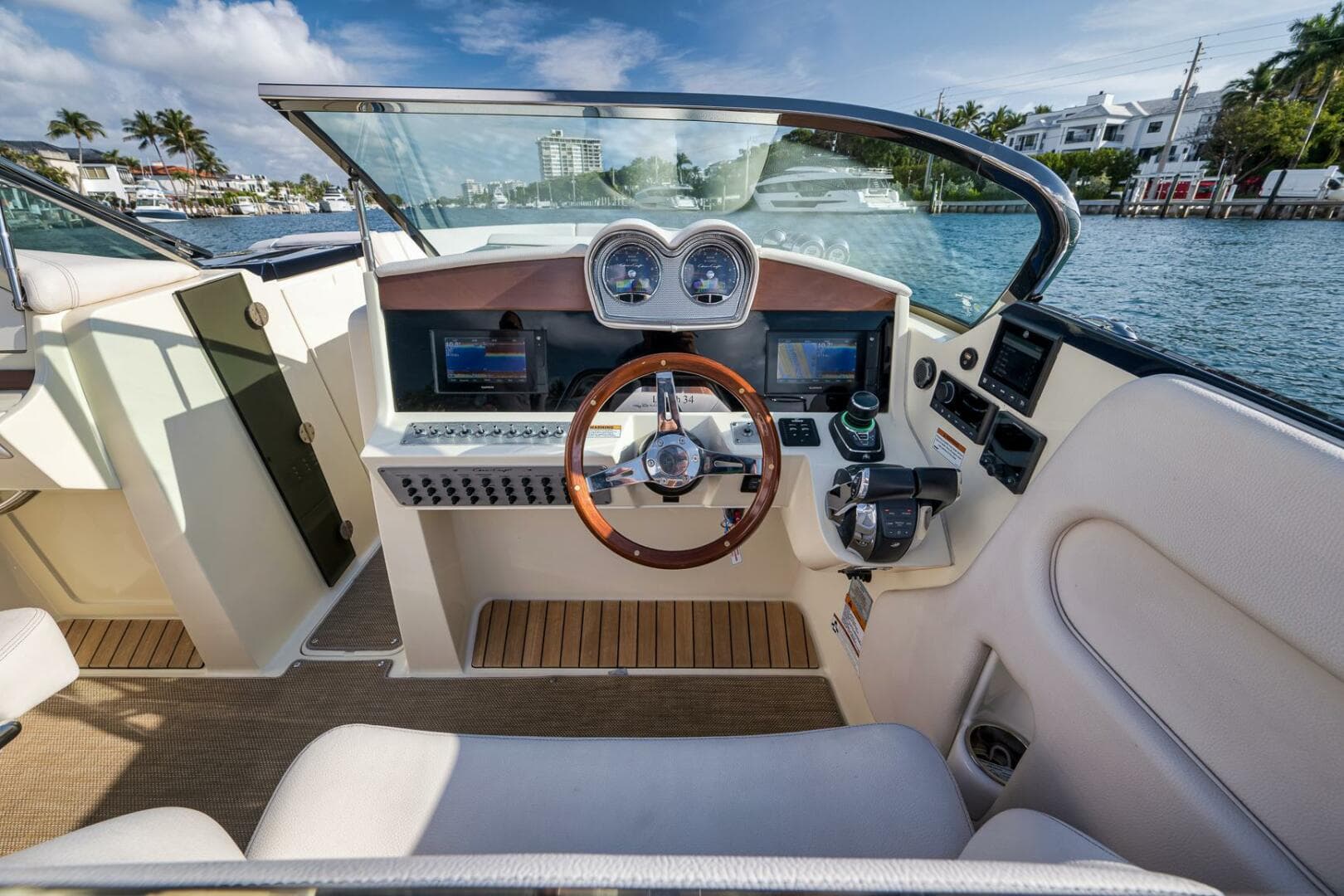 Chris-Craft 34 - 2LW - Helm